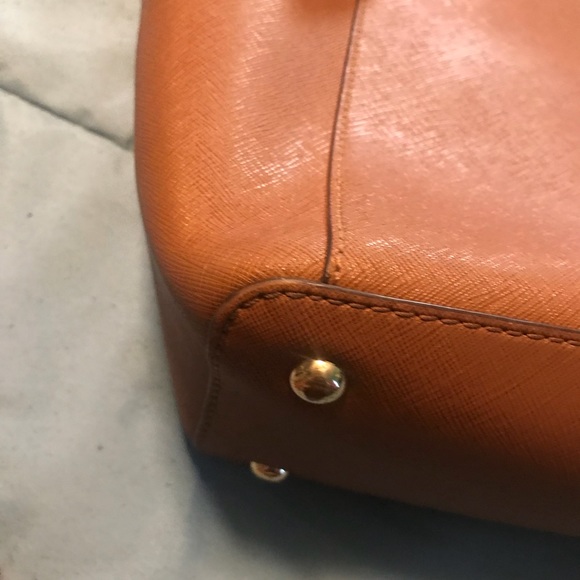 Michel Kors purse. - Picture 6 of 8